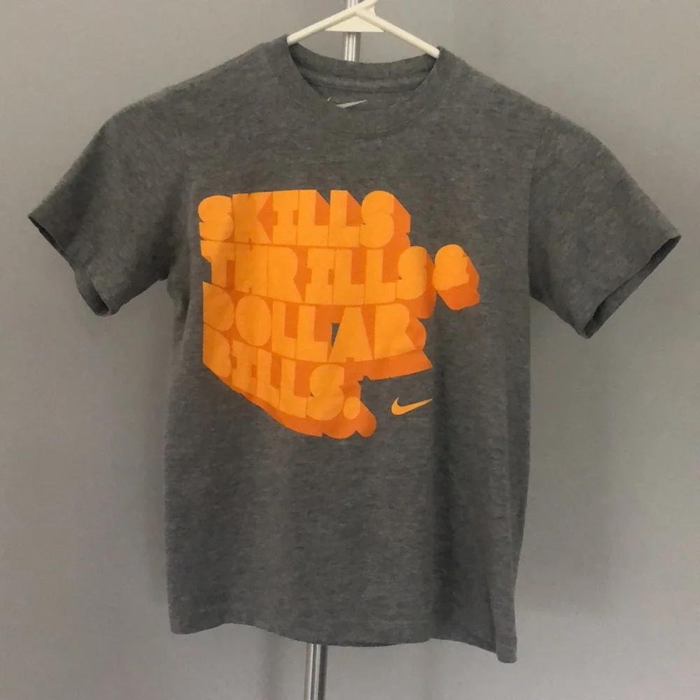 Nike Skills Thrills and Dollar Bills Grey T Shirt Size Small